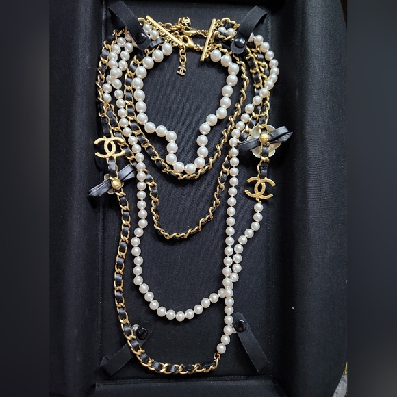 Chanel Pearl Lambskin Chain  Camellia CC Multi Strand Necklace - Picture 4 of 12